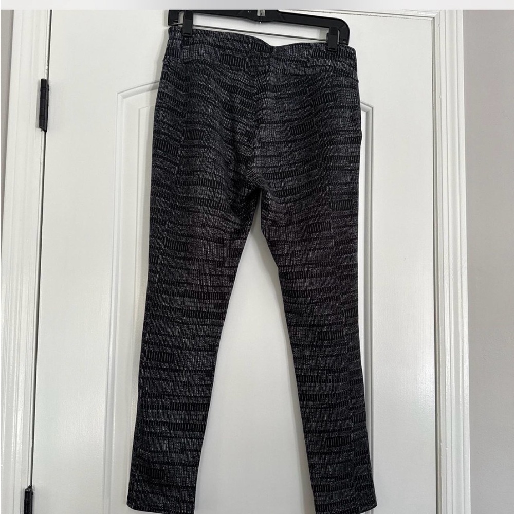 Yado Black and Gray Patterned Pull-on cropped leggings size Large - Picture 5 of 5